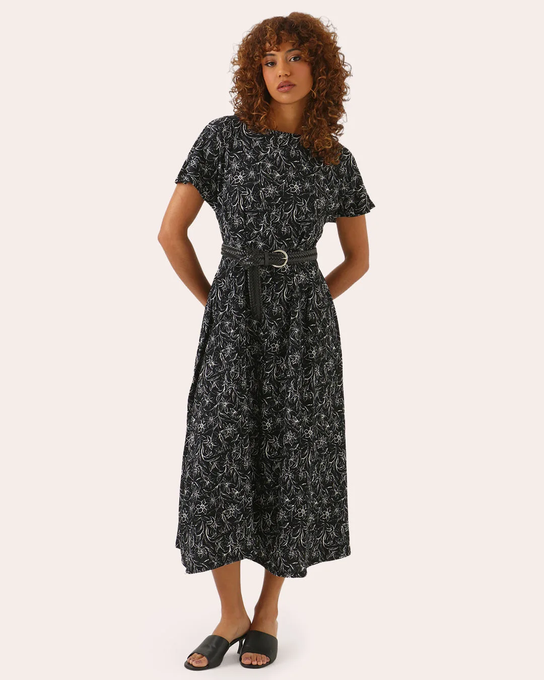 Foto padrão do vestido midi anarruga no catálogo das Lojas Torra